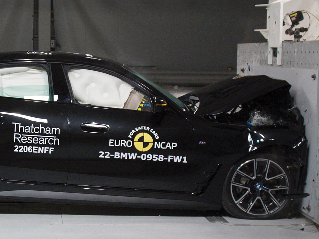 BMW i4 (Mar 2022 – onwards) - full width frontal test at 50km/h