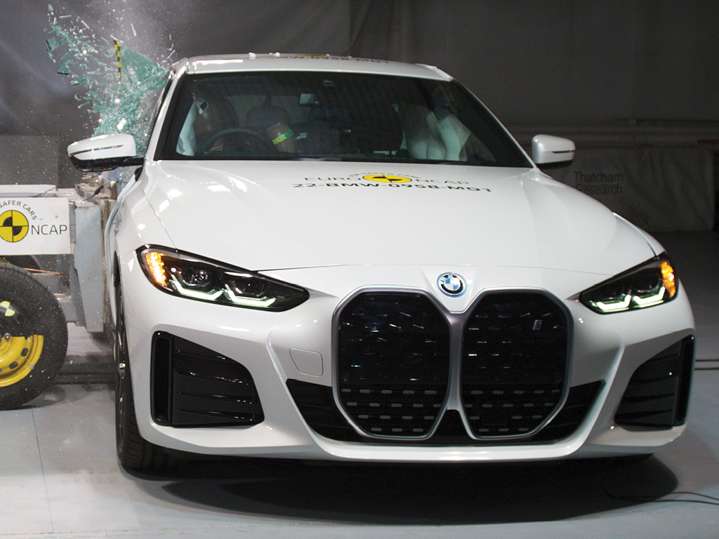 BMW i4 (Mar 2022 – onwards) - side impact test at 60km/h