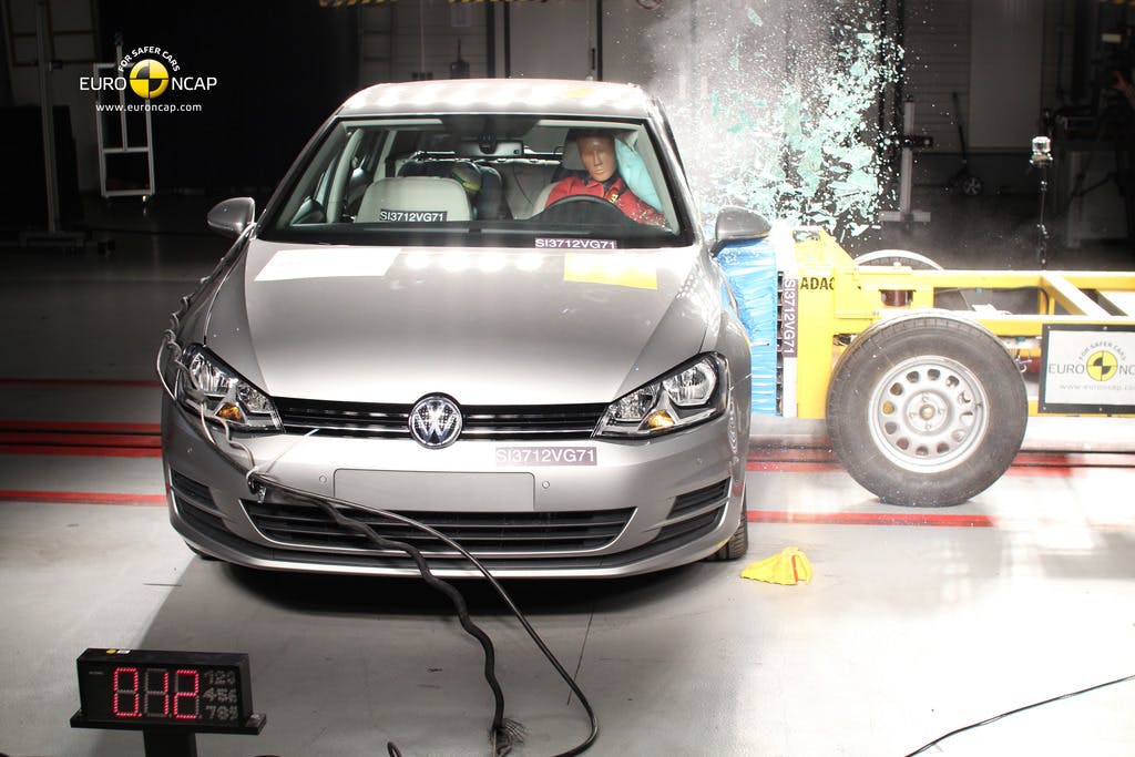 Volkswagen Golf (April 2013-June 2017) side impact test at 50km/h