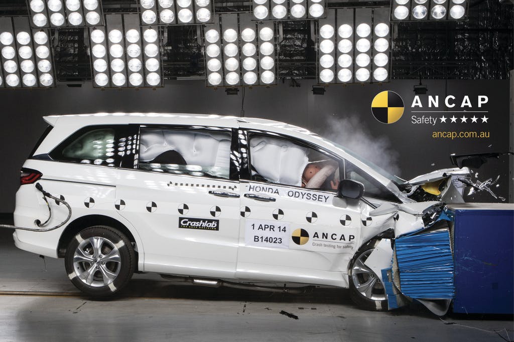 Honda Odyssey (2014 – Dec 2020) frontal offset test at 64km/h