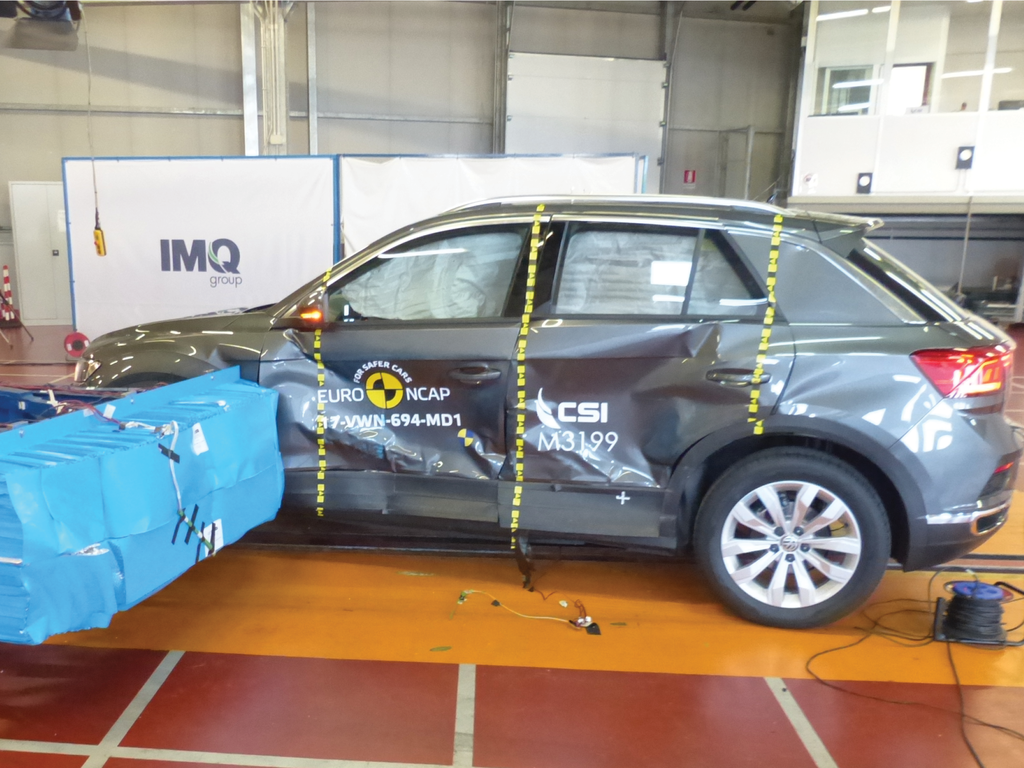 Volkswagen T-Roc (Oct 2018 – onwards) side impact test at 50km/h