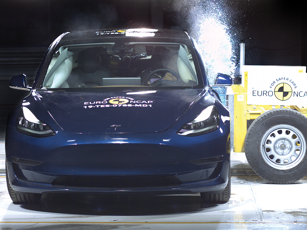 Tesla Model 3 (Aug 2019 – onwards) side impact test at 50km/h