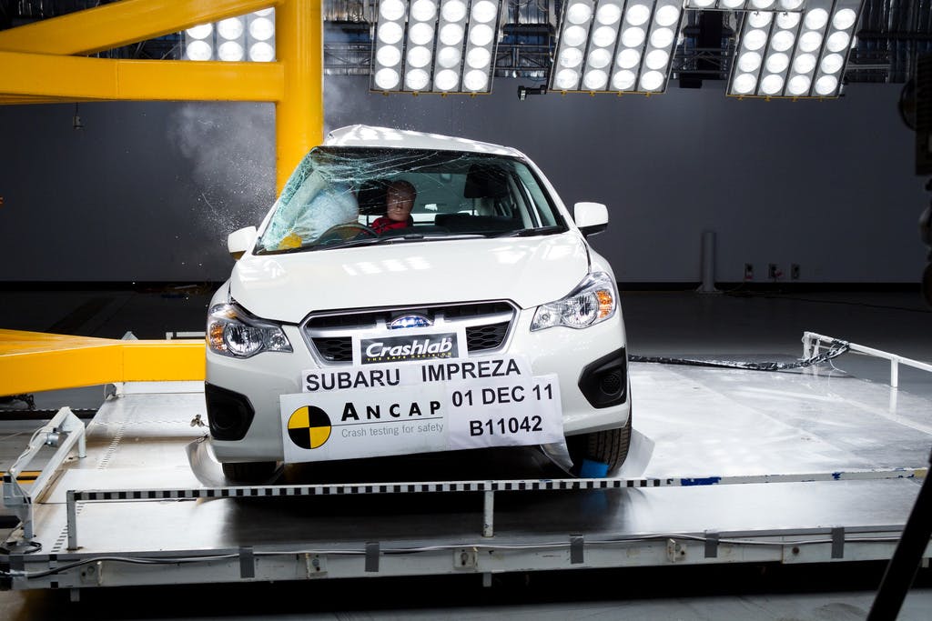 Subaru Impreza (2012 – Jun 2016) pole test at 29km/h