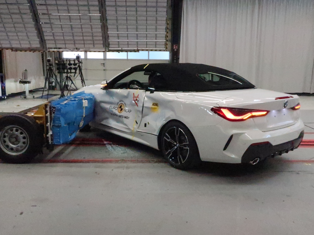 BMW 4 Series (Mar 2021 – onwards) side impact test at 60km/h