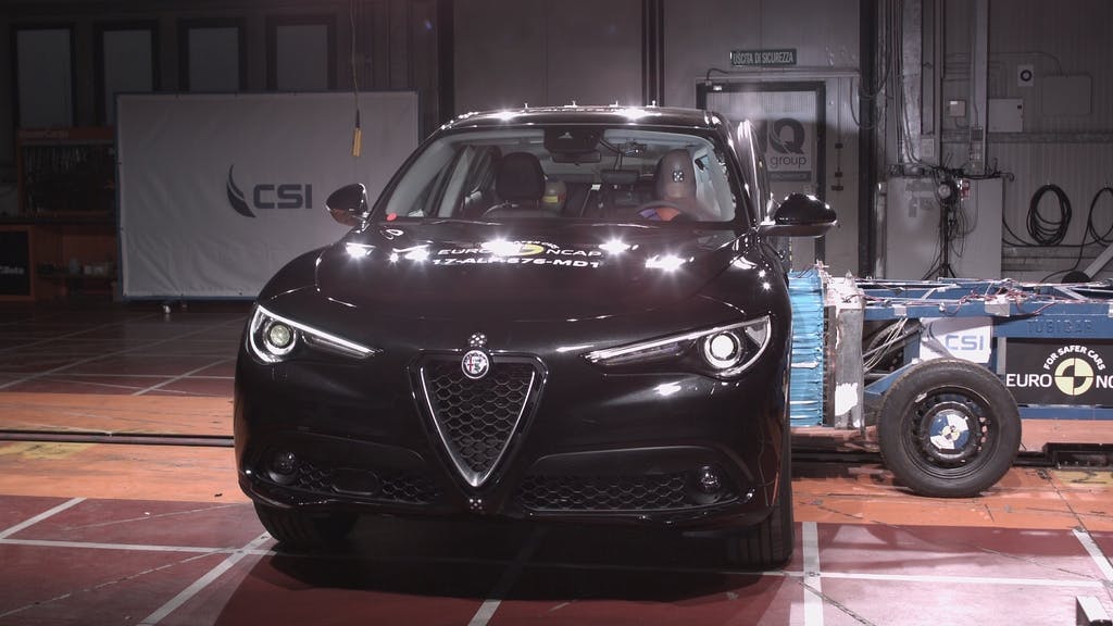 Alfa Romeo Stelvio (Mar 2018 – onwards) side impact test at 50km/h