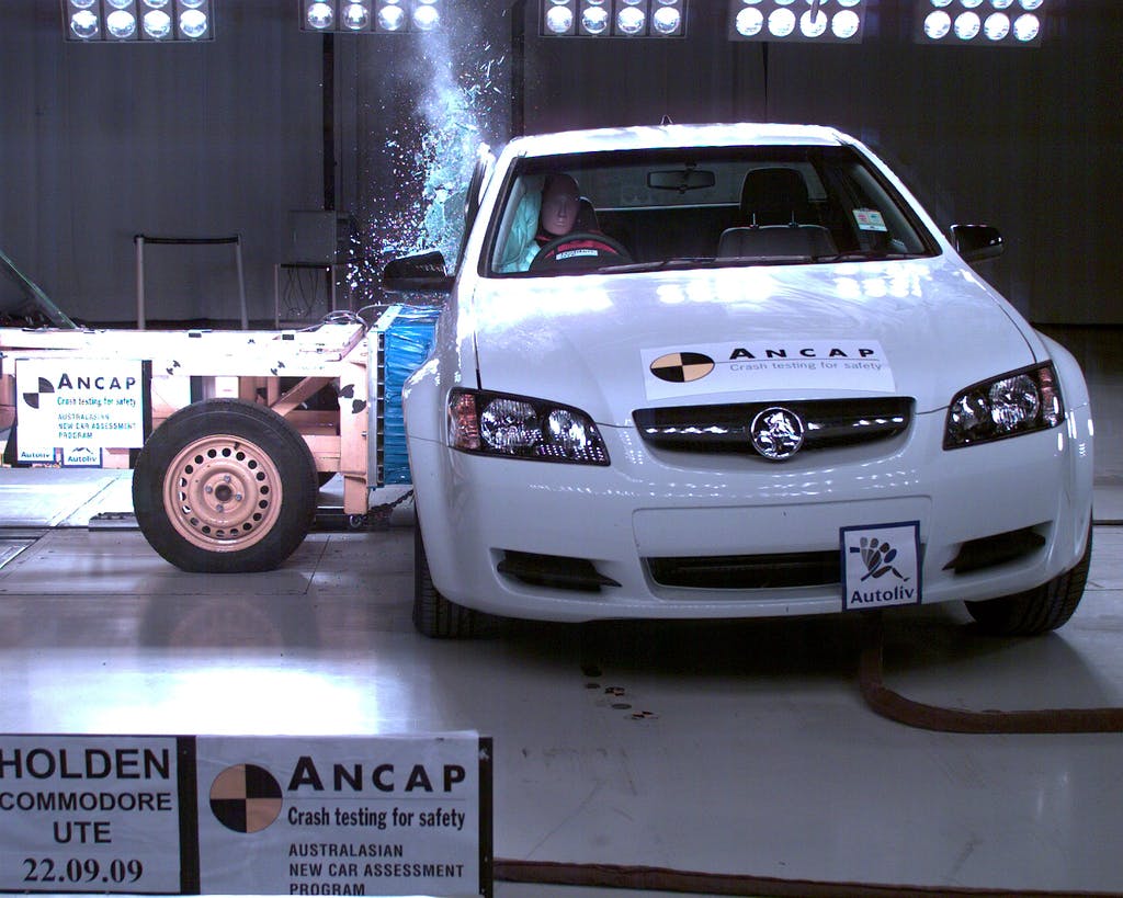 Holden Commodore Ute VE (October 2008-August 2009) side impact test at 50km/h