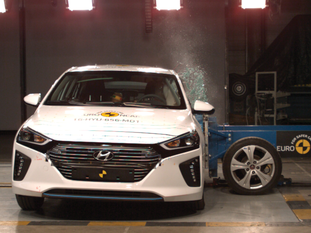 Hyundai Ioniq (Oct 2018 – onwards) side impact test at 50km/h