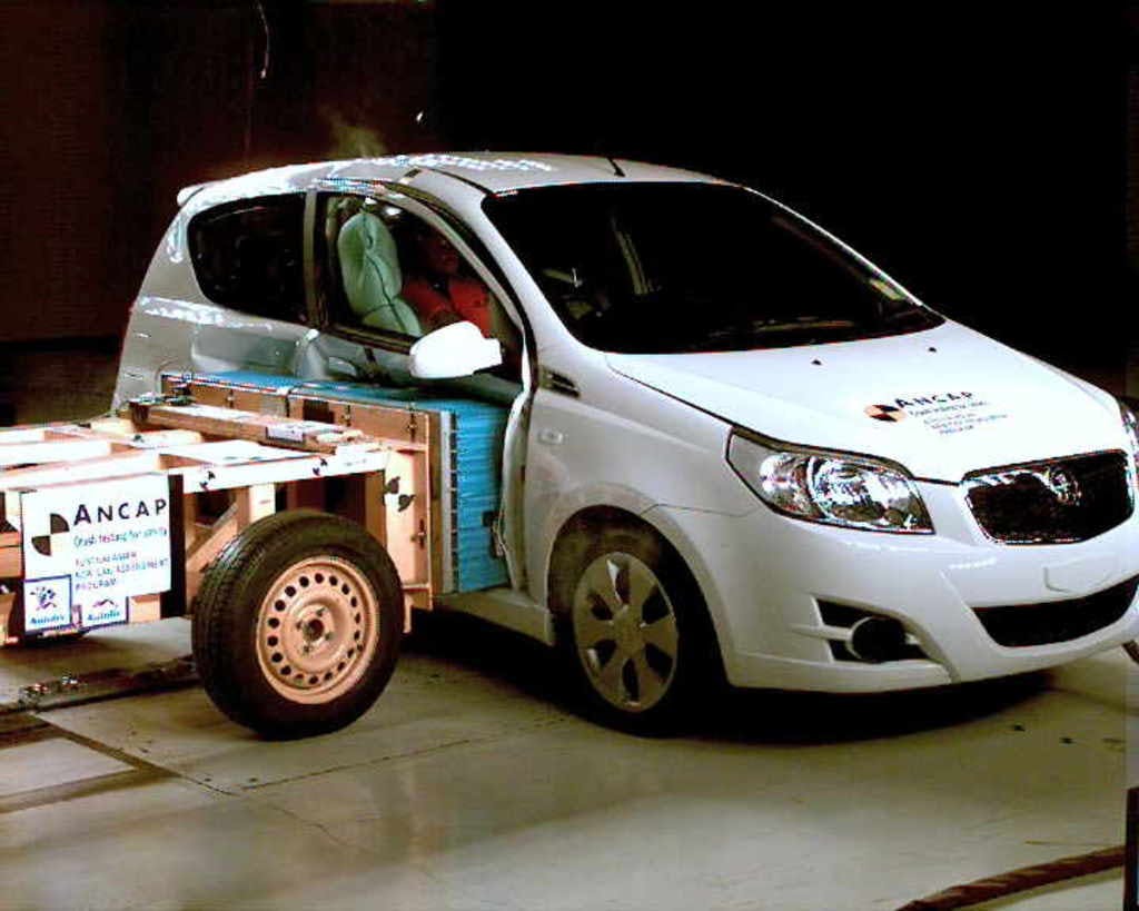 Holden Barina (August 2008 – September 2011) side impact test at 50km/h