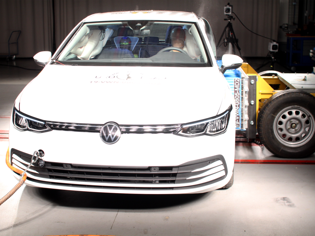 Volkswagen Golf 8 - side impact test at 50km/h