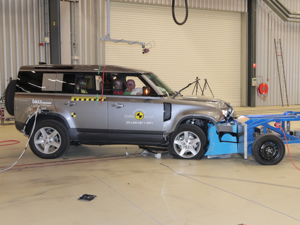 Land Rover Defender (Aug 2020 – onwards) frontal offset test at 50km/h