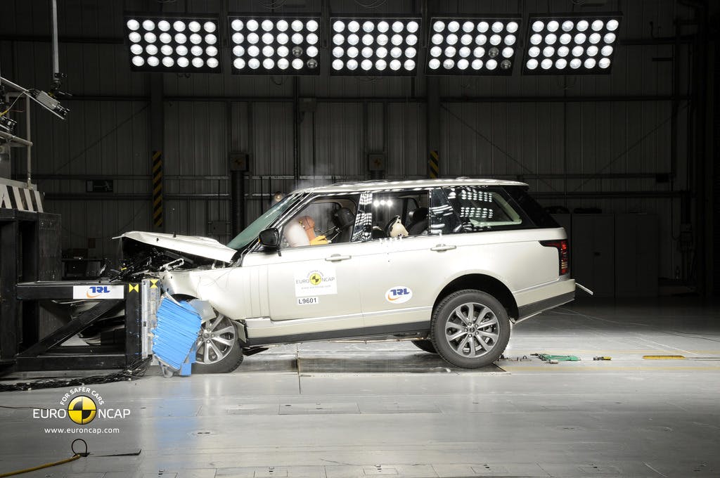 Land Rover Range Rover (2013 – Jul 2020) frontal offset test at 64km/h