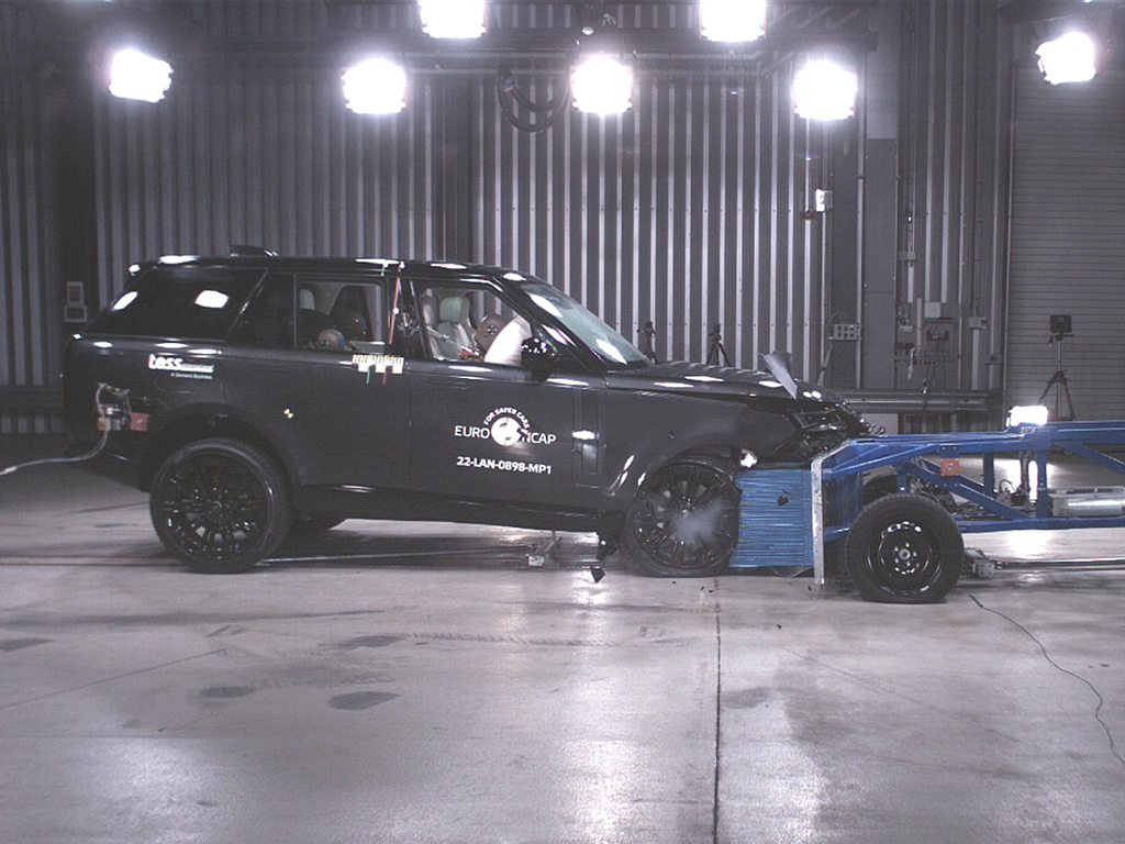 Land Rover Range Rover (Oct 2021 – onwards) - frontal offset (MPDB) test at 50km/h