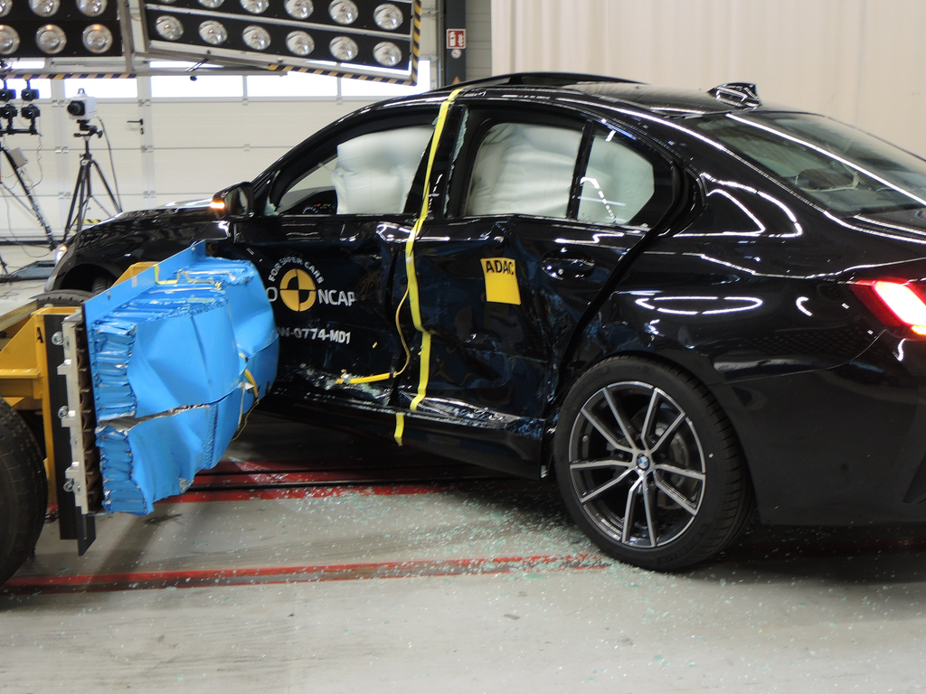 BMW 3 Series (Mar 2019 – onwards) side impact test at 50km/h
