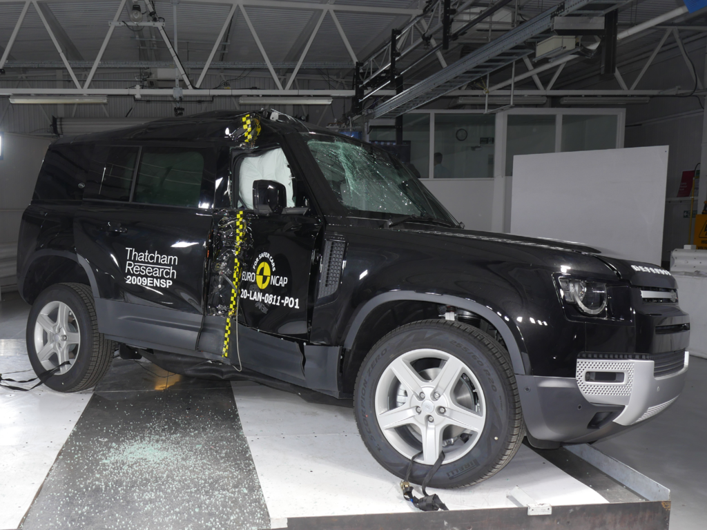 Land Rover Defender (Aug 2020 – onwards) oblique pole test at 32km/h