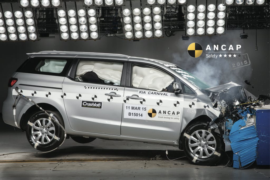 Kia Carnival (February 2015 - December 2015) frontal offset test at 64km/h