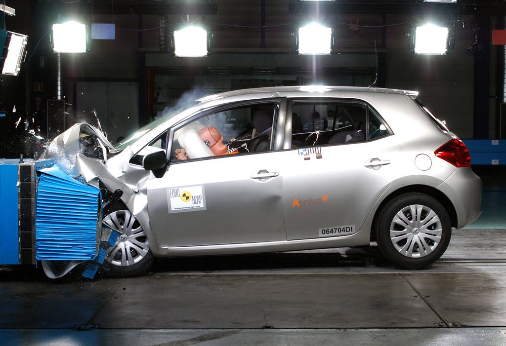 Toyota Corolla hatch (October 2010-June 2012) frontal offset test at 64km/h