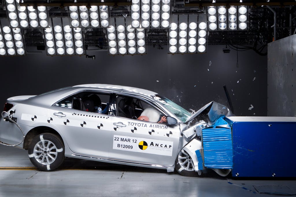 Toyota Aurion (April 2015 – 2017) frontal offset test at 64km/h